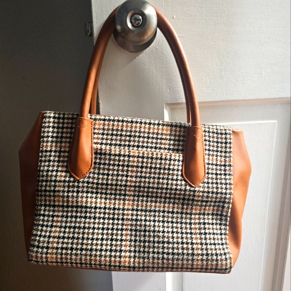 Target "A New Day" Purse- Like New- Tan, Black and Brown Pattern